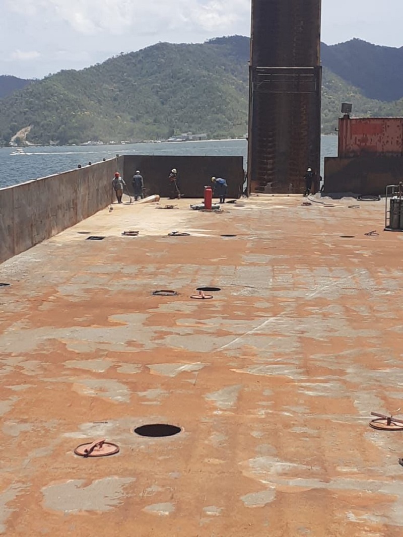 imagen de persona escribiendo en laptop